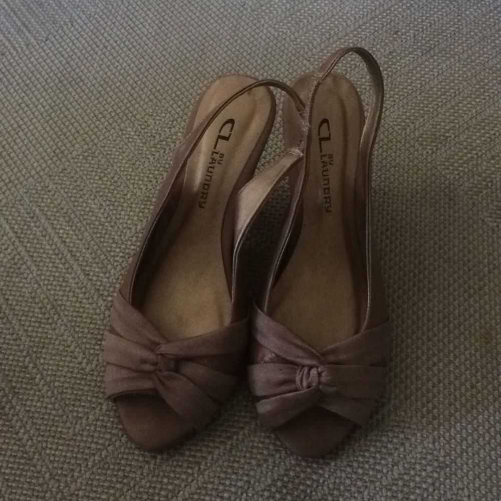 Size 6 Chinese laundry pink wedges